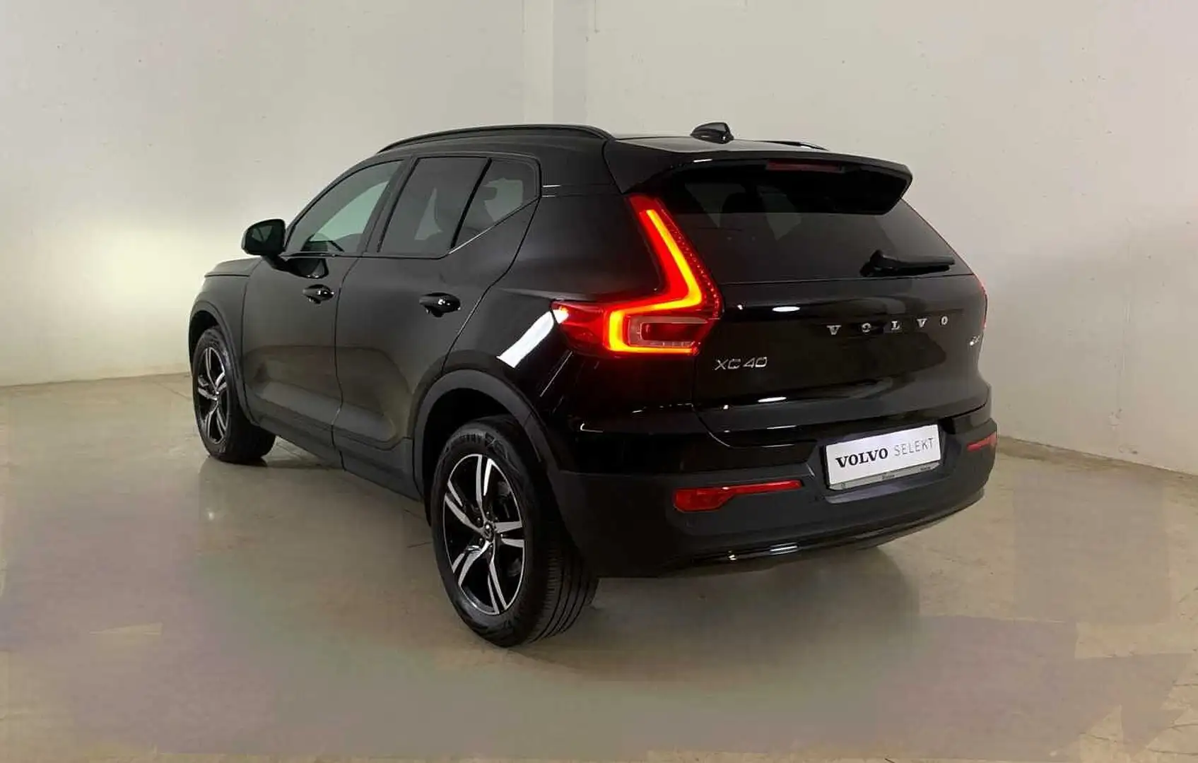 Volvo XC40 Plus, B4 AWD mild hybrid , Benzina, Dark Nero - 2