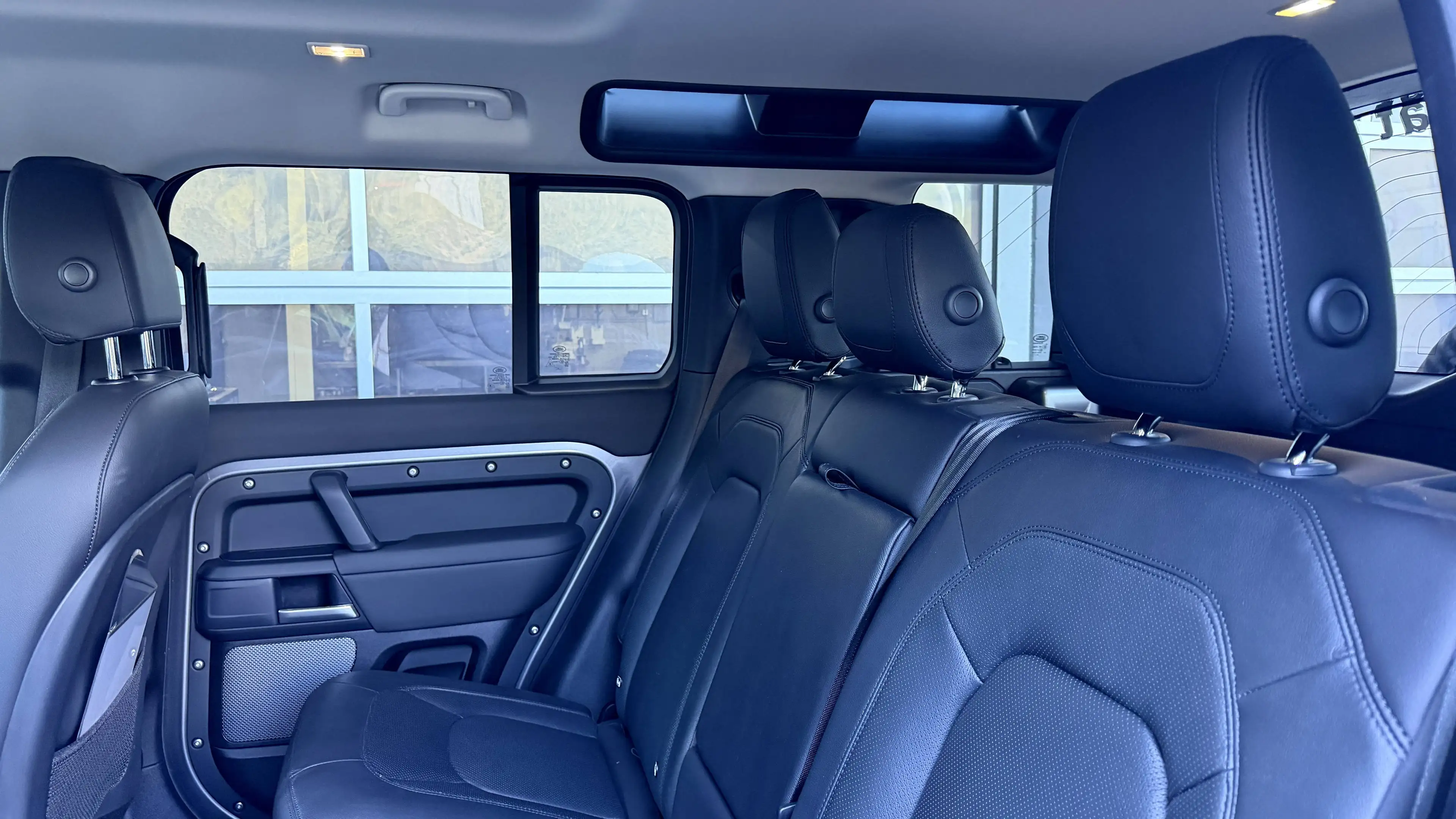 Land Rover Defender 110 S D200 AWD — photo 12