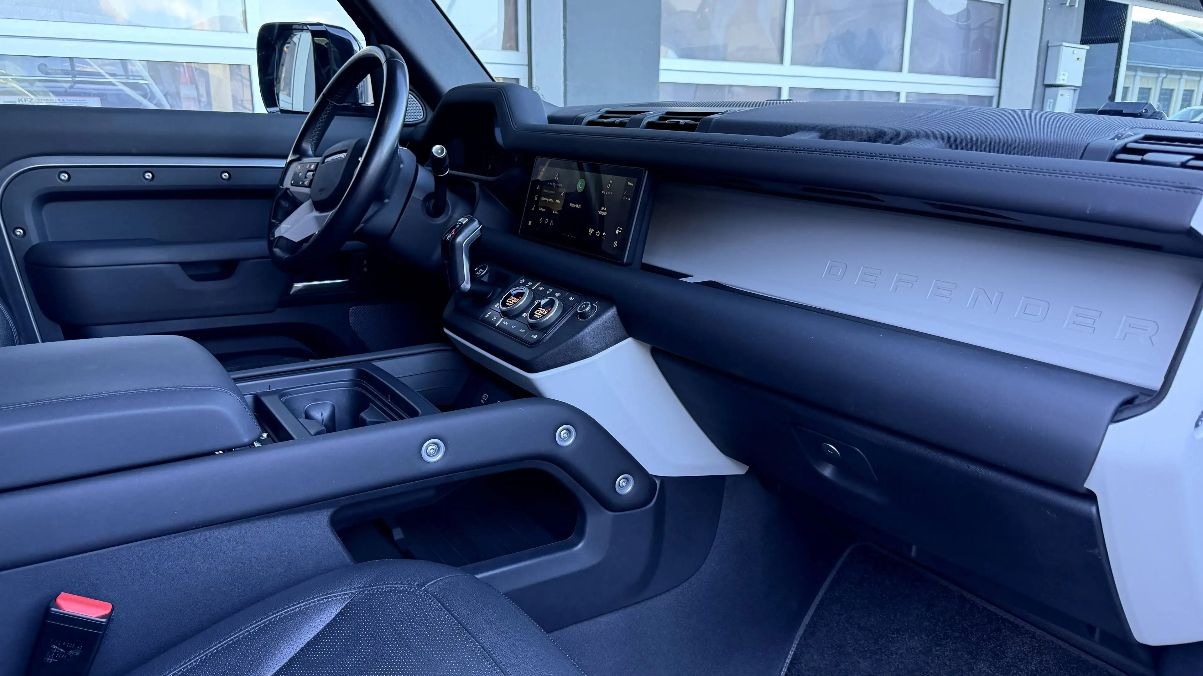 Land Rover Defender 110 S D200 AWD — photo 11