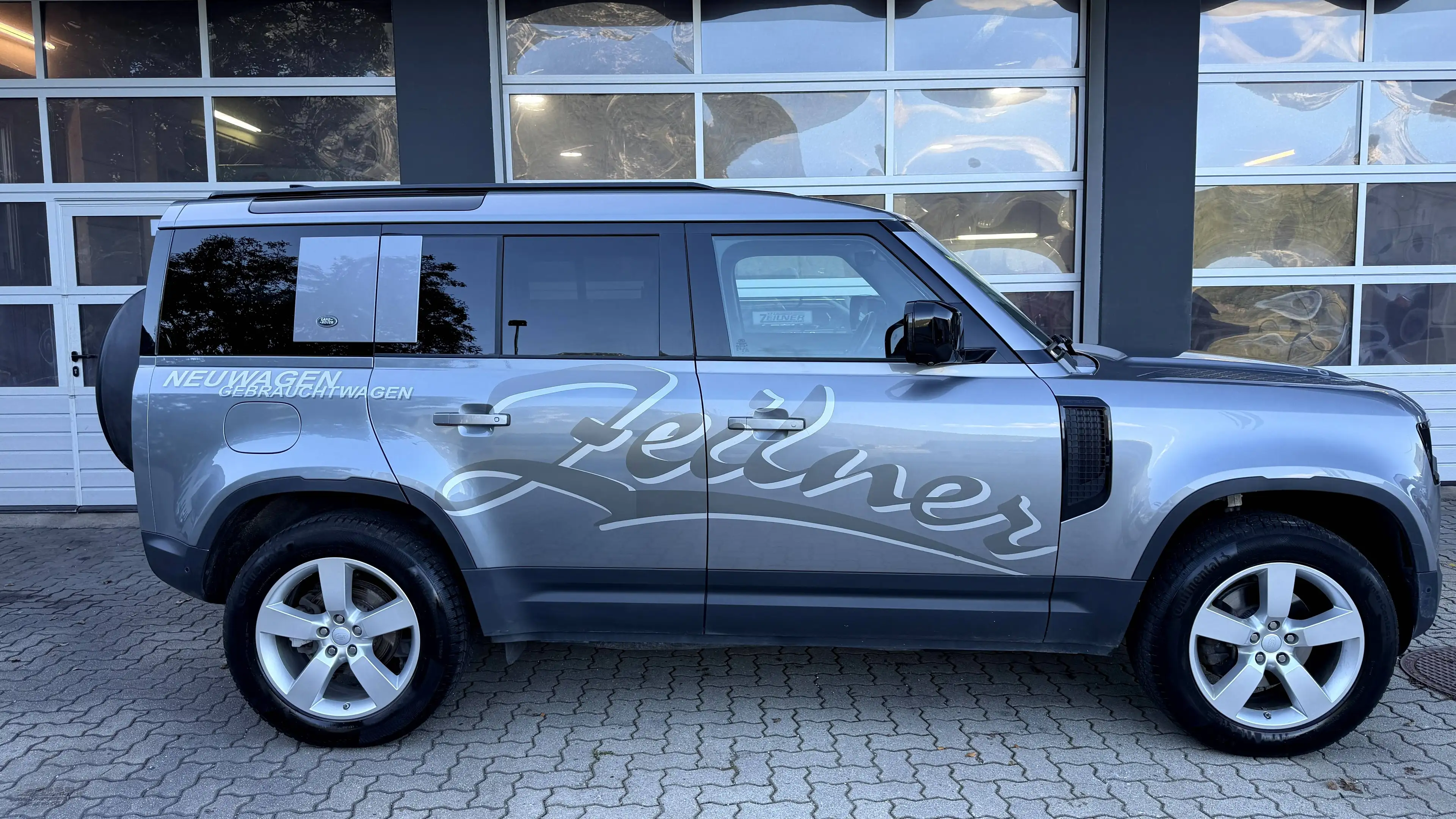 Land Rover Defender 110 S D200 AWD — photo 4