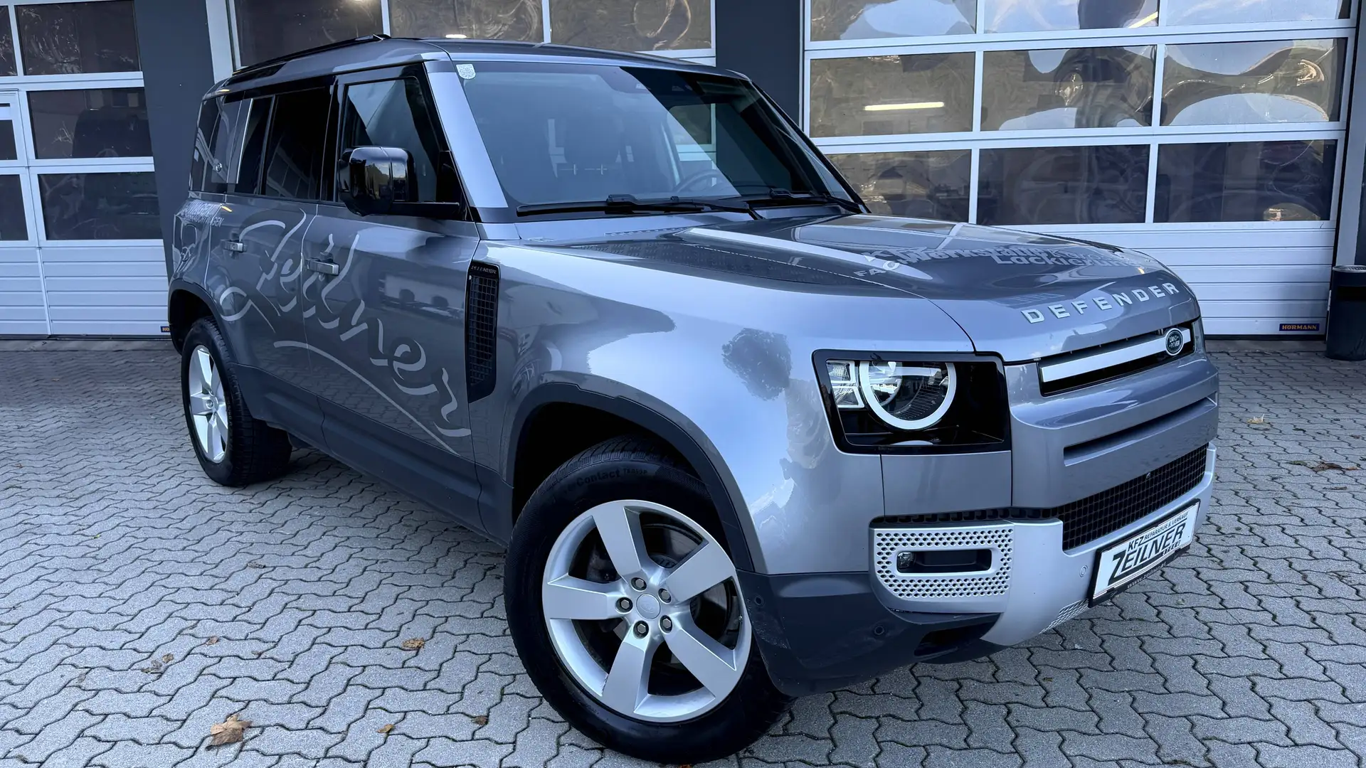 Land Rover Defender 110 S D200 AWD Grau - 1