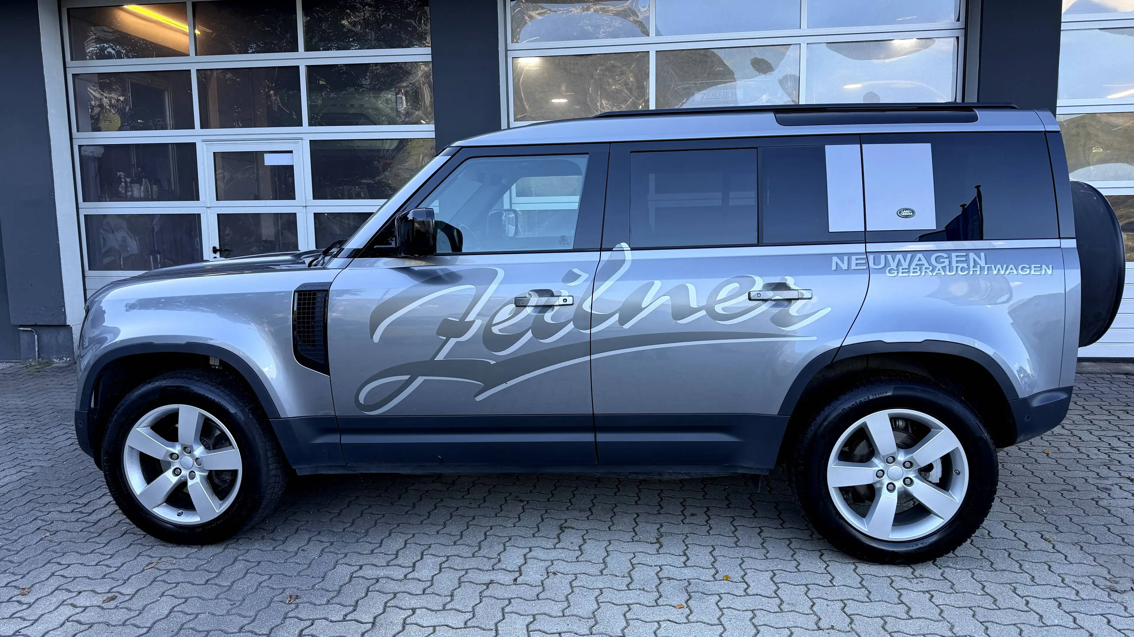 Land Rover Defender 110 S D200 AWD — photo 2