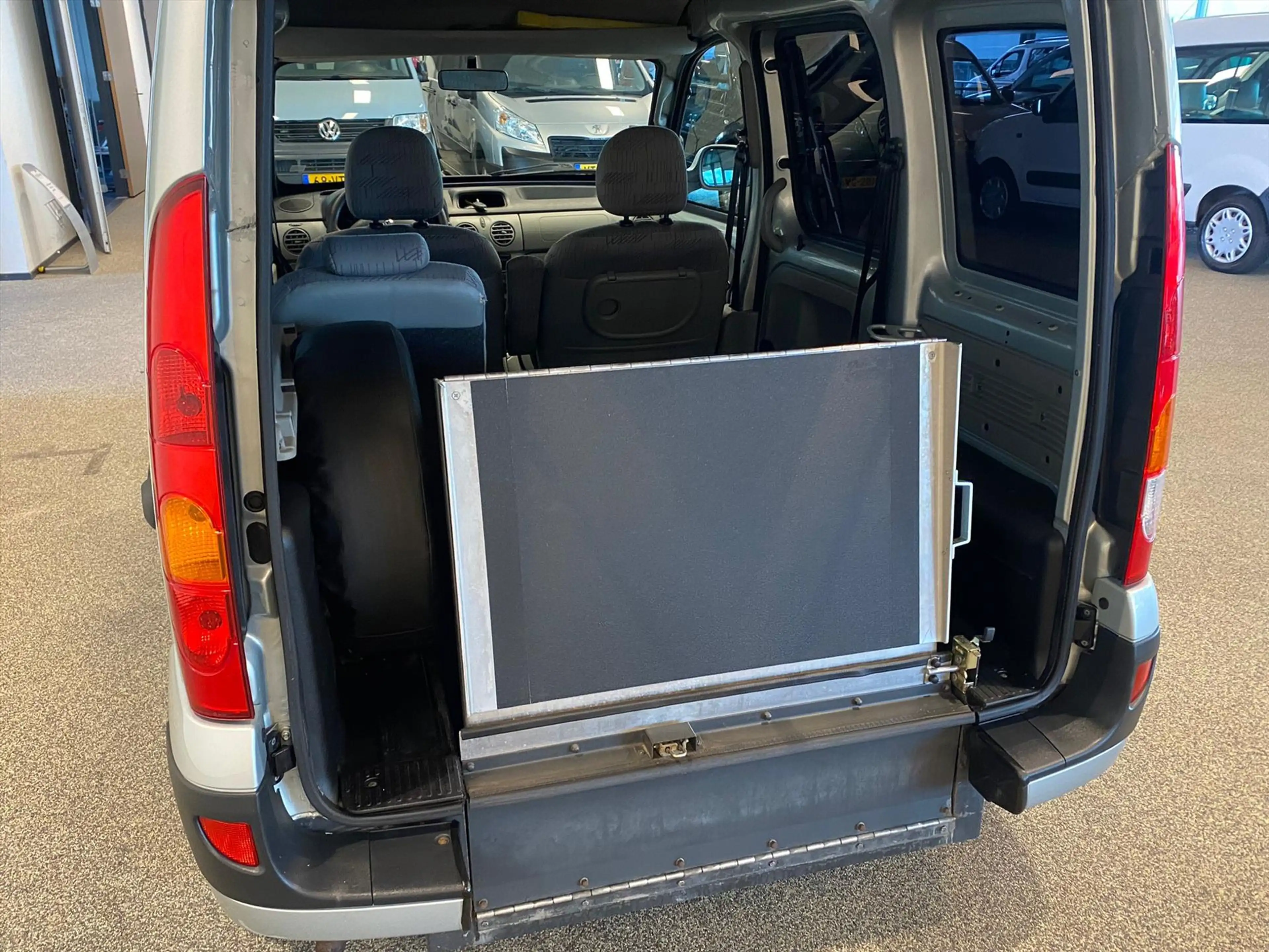 Renault Kangoo Rolstoelauto 3+1 — photo 6