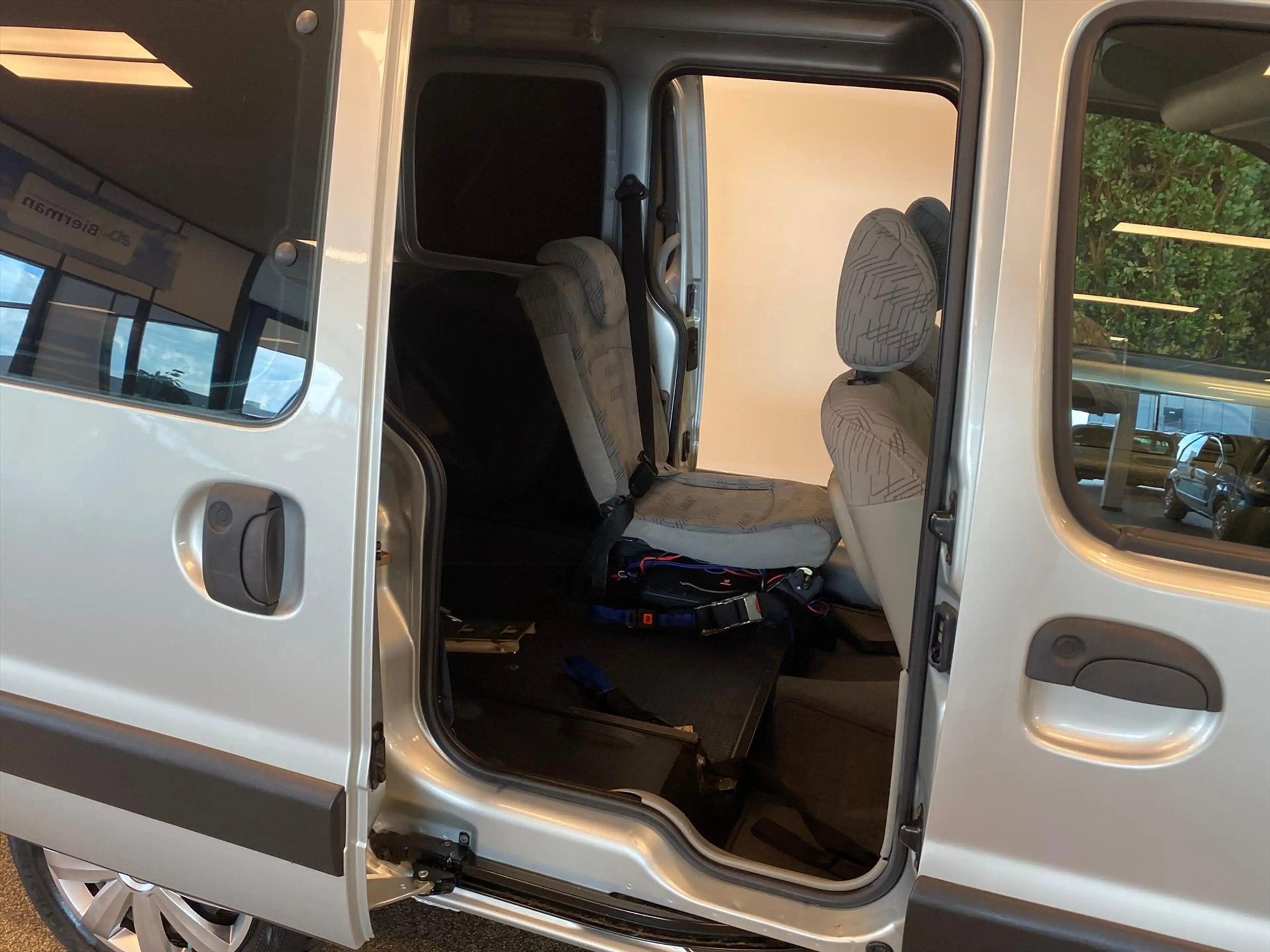Renault Kangoo Rolstoelauto 3+1 — photo 4