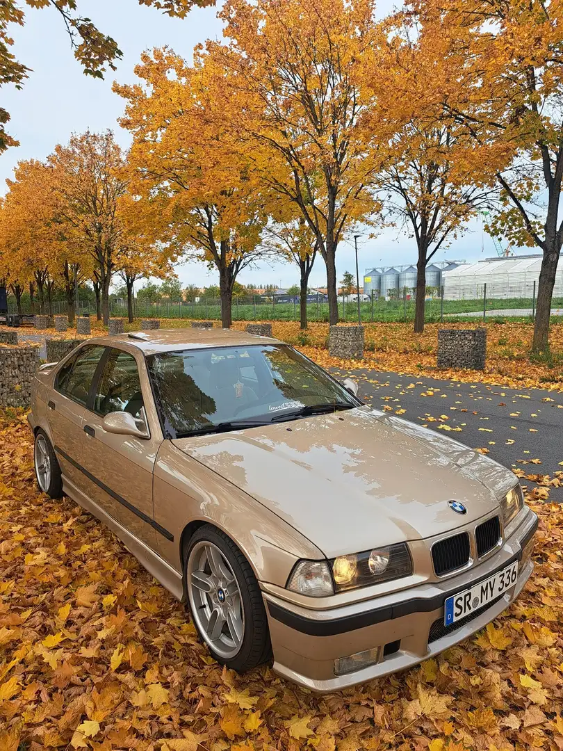 BMW 320 320i - 2