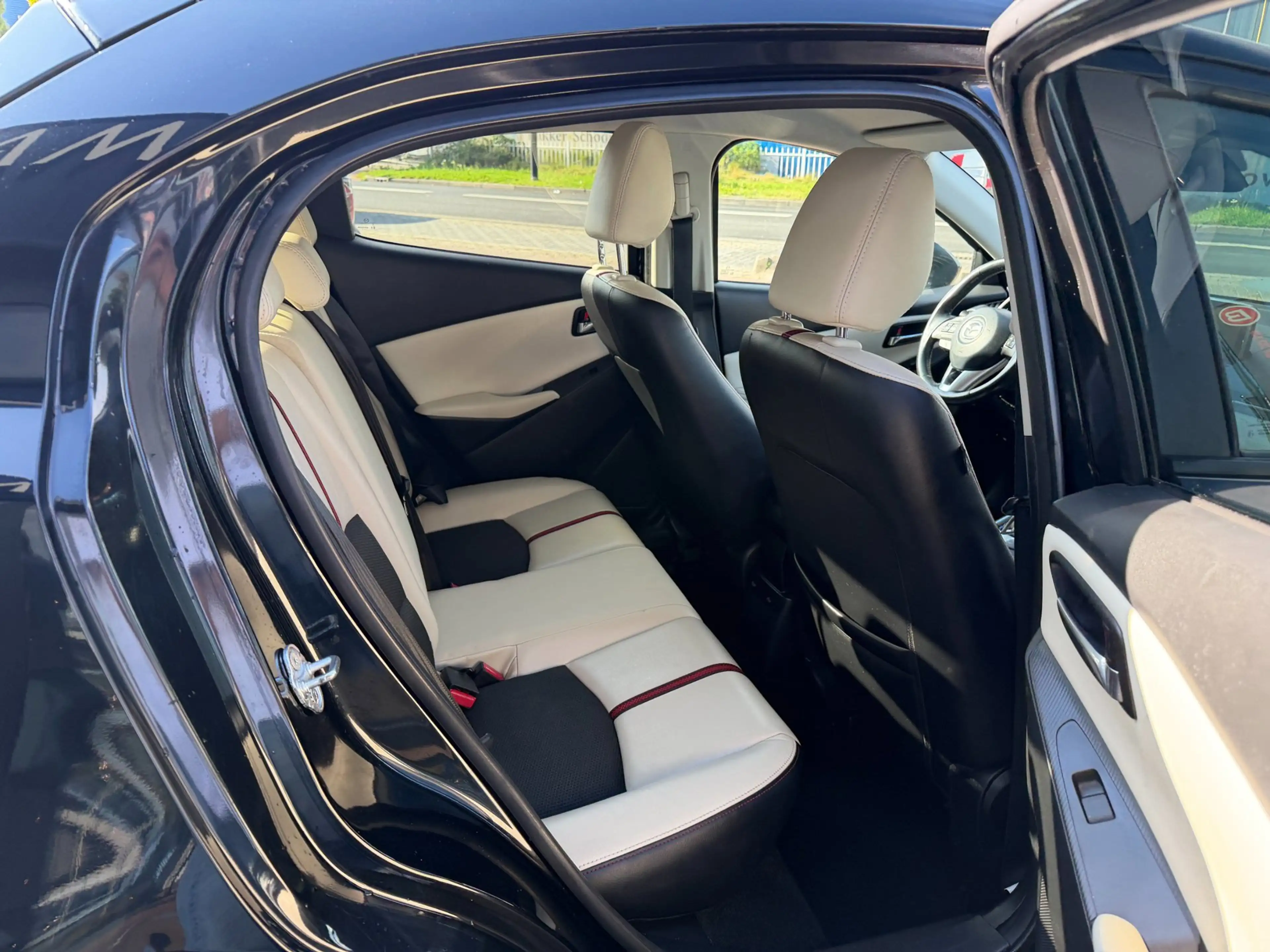 Mazda 2 1.5 Skyactiv-G GT-M Clima|Cruise|NAVI|Stoelverwarm — photo 11