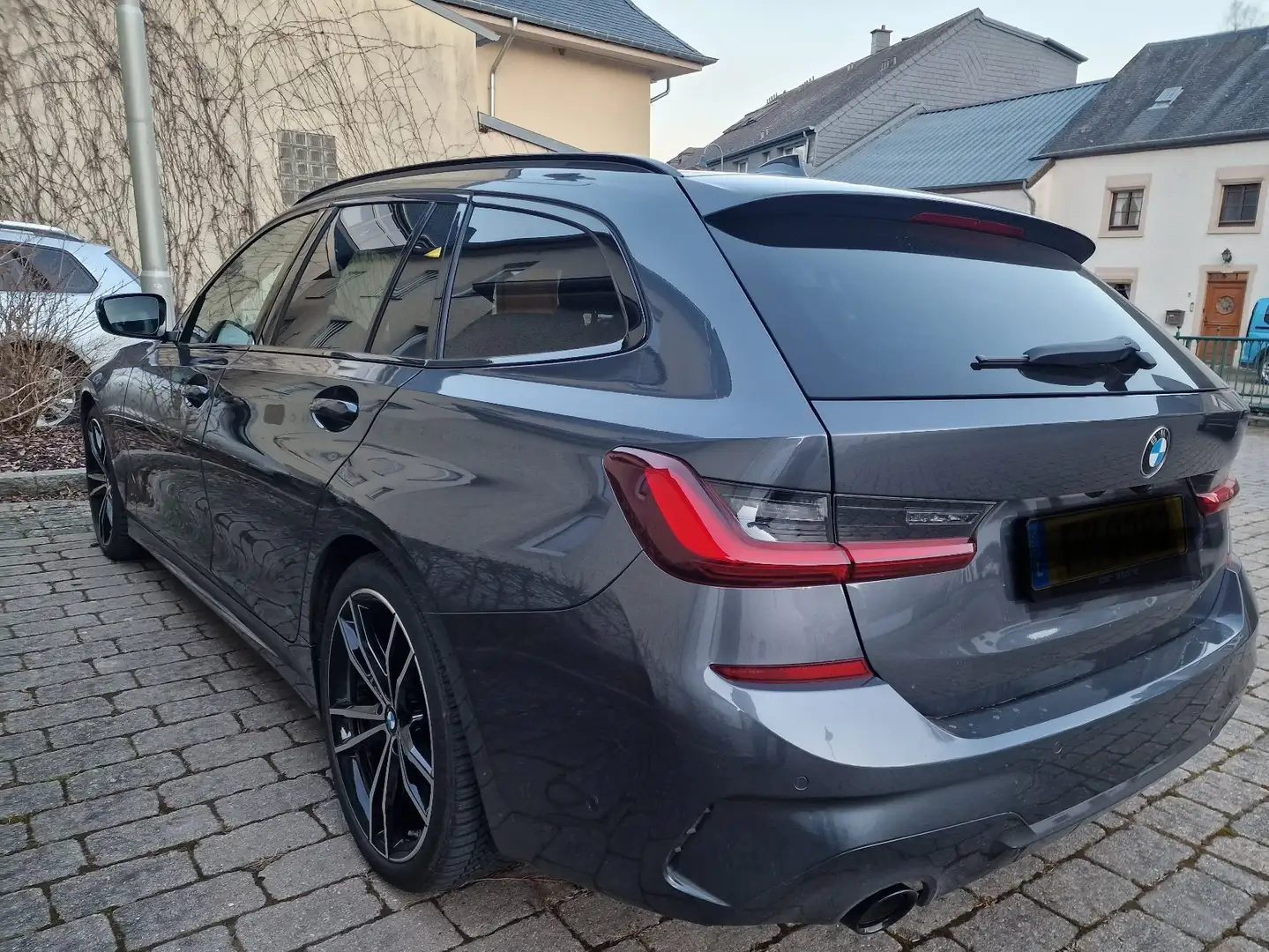 BMW 320 320d Touring Aut. M Sport Gris - 2