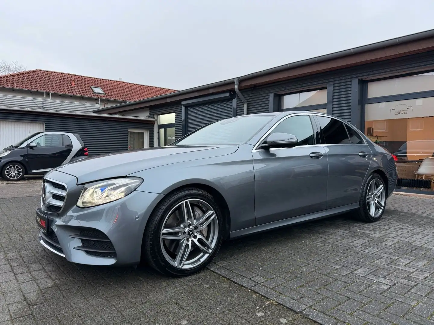 Mercedes-Benz E 400 d 4Matic AMG/WIDESCREEN/PANORAMA Grau - 2