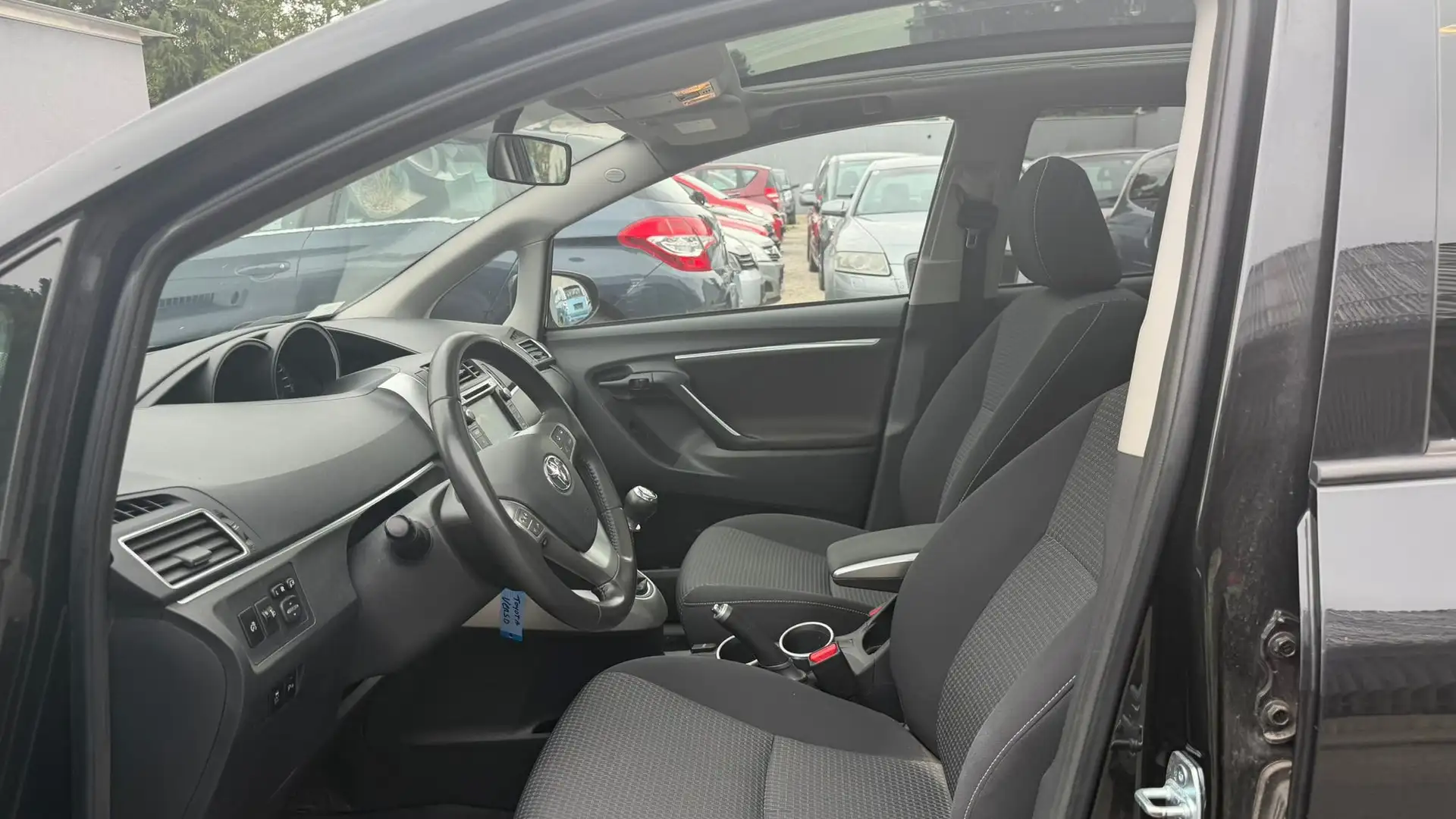 Toyota Verso 1,6 D-4D Active Mica-Lack Klima Bluetooth Schwarz - 2