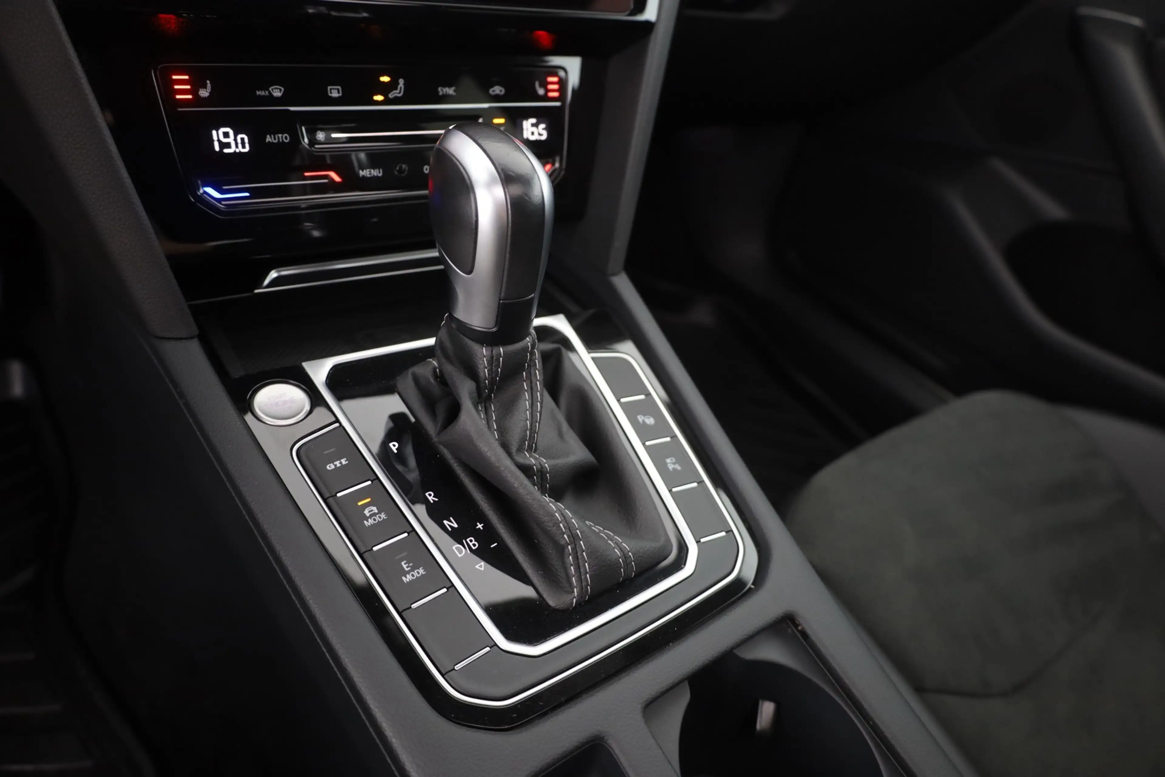 Volkswagen Arteon SB 1.4 eHybrid R-Line LED Panorama 360° — photo 13