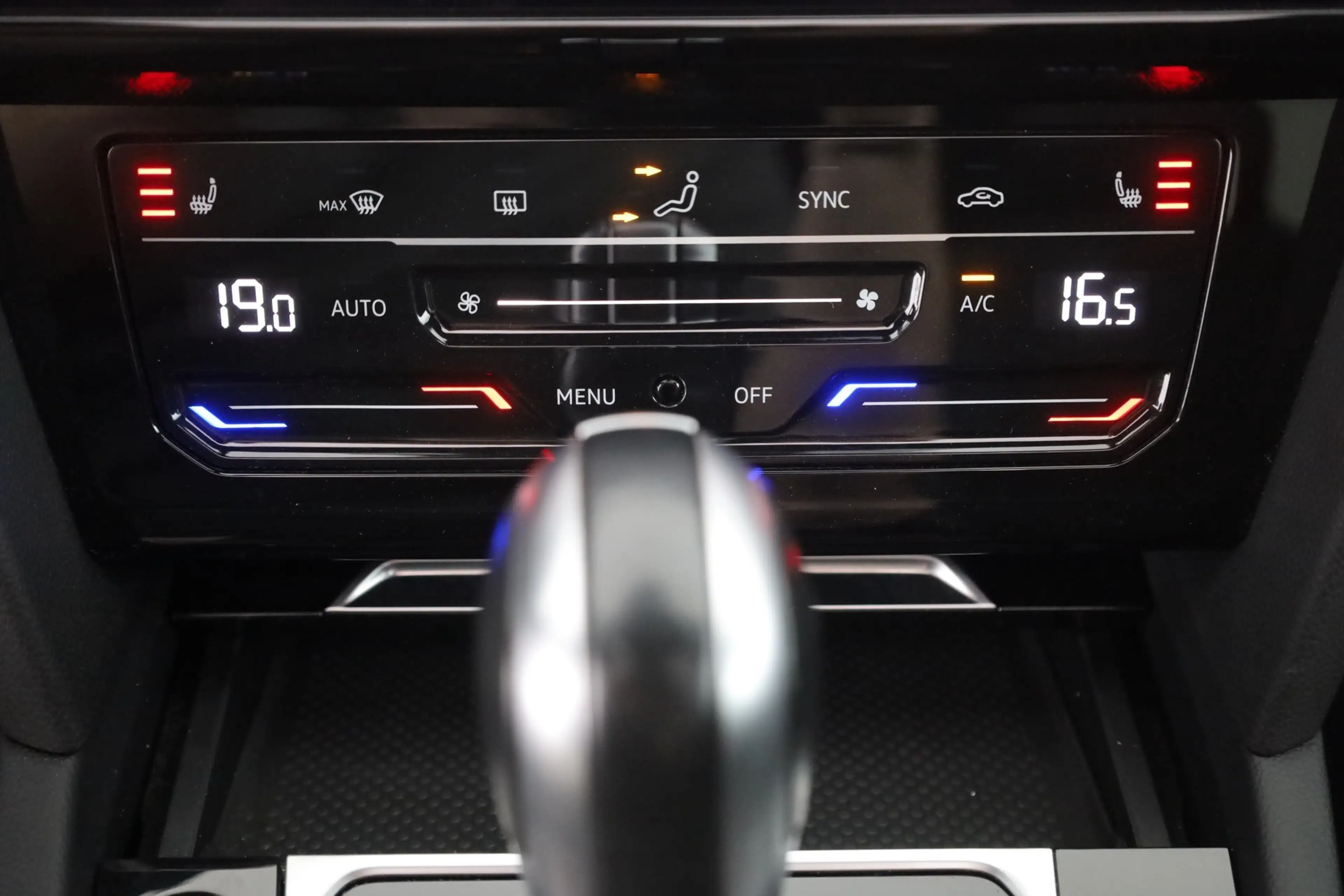 Volkswagen Arteon SB 1.4 eHybrid R-Line LED Panorama 360° — photo 12