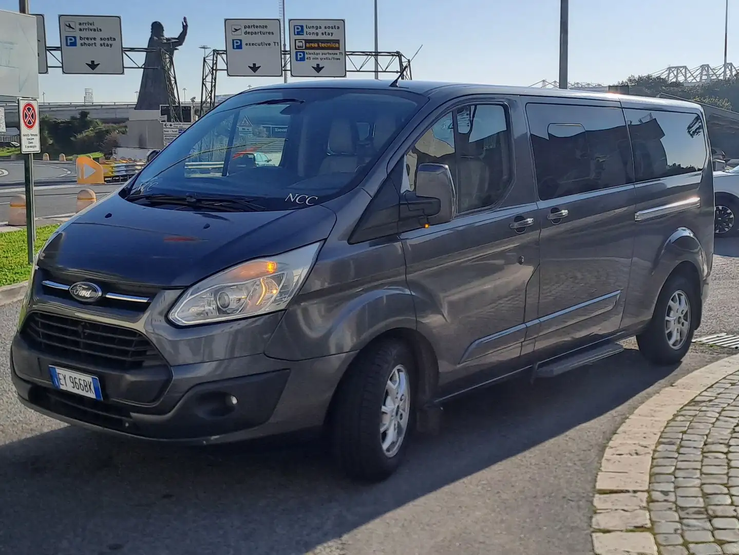 Ford Tourneo Custom Van 9 posti 2.2 diesel Grigio - 1