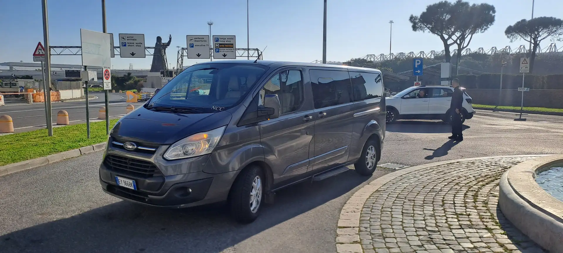 Ford Tourneo Custom Van 9 posti 2.2 diesel Szary - 1