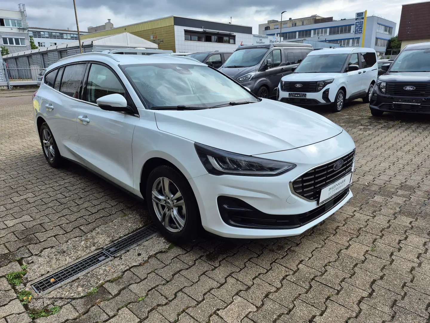 Ford Focus Turnier 1.0 EcoBoost TITANIUM Weiß - 2