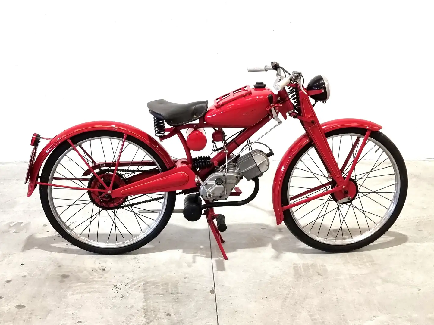 Moto Guzzi Guzzino Rood - 1