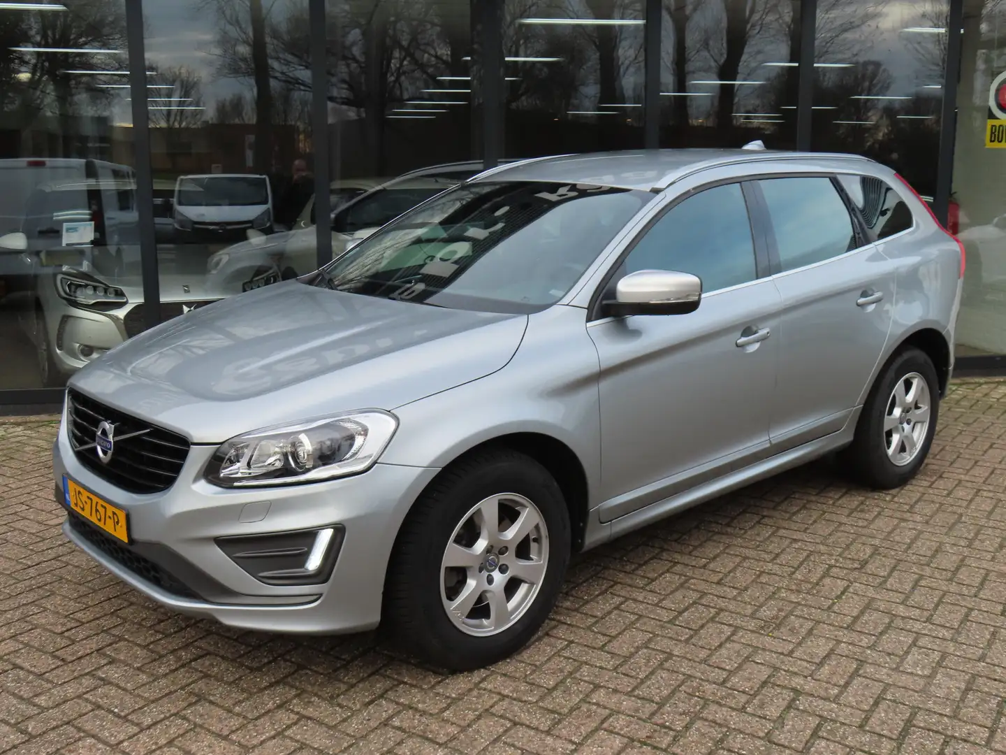 Volvo XC60 2.4 D5 221pk R-Design*Leder*Navi*EXPORT/EX.BPM* Grijs - 2