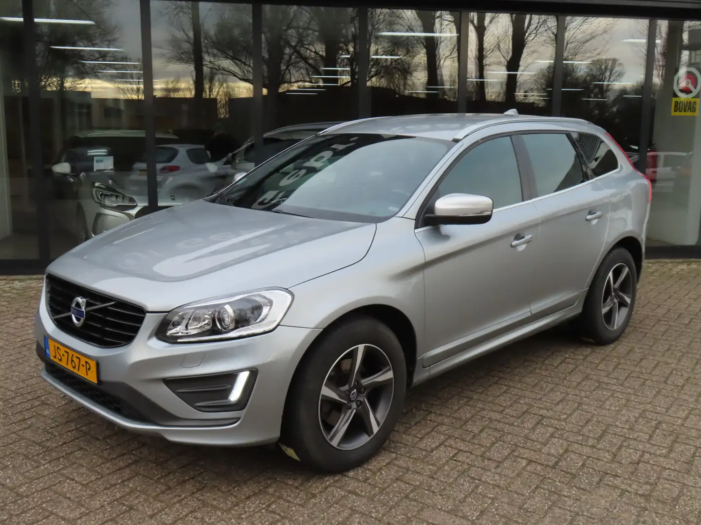 Volvo XC60 2.4 D5 221pk R-Design*Leder*Navi*EXPORT/EX.BPM* Grau - 2