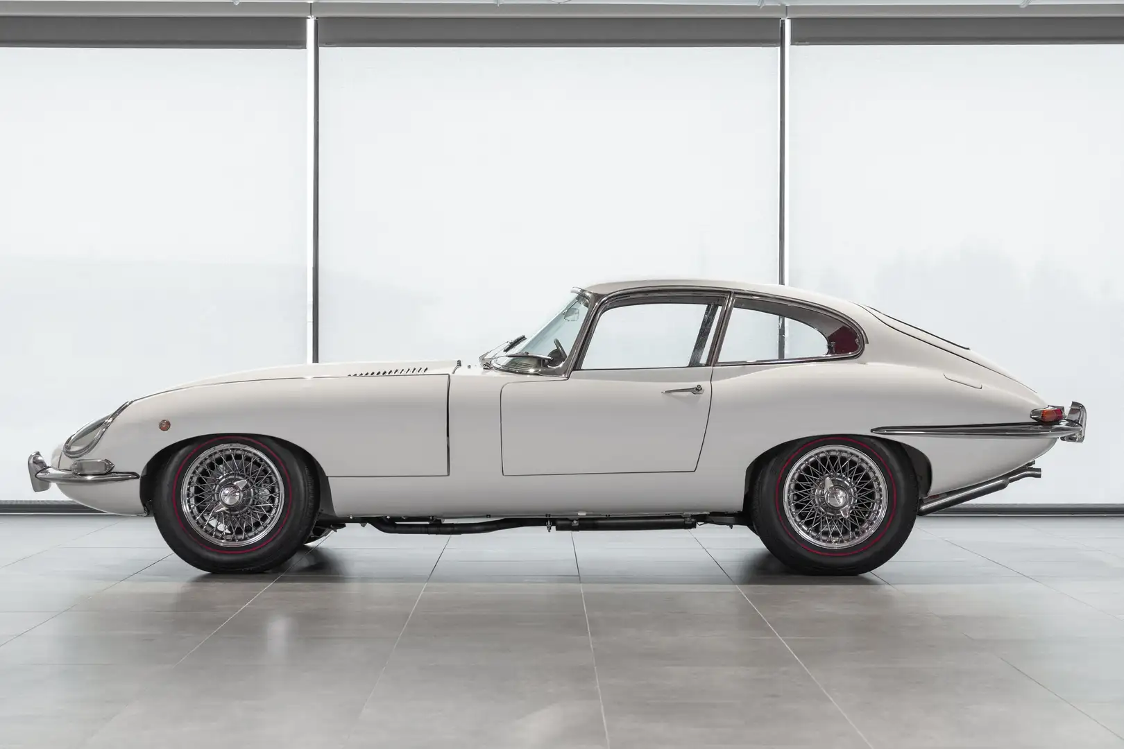 Jaguar E-Type Bianco - 2