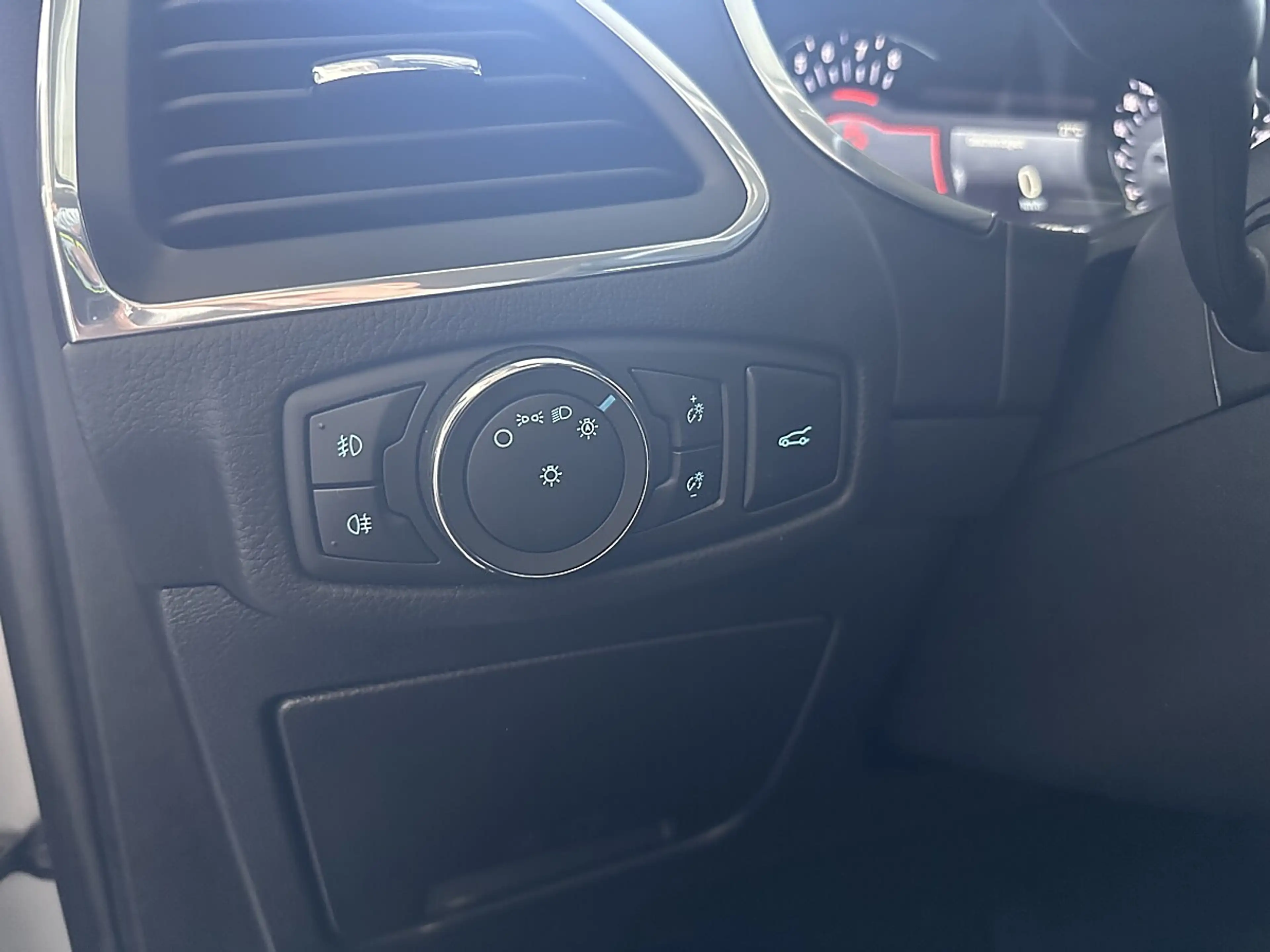 Ford Galaxy 2.5 Duratec (FHEV) Hybrid Hybrid Titanium — photo 12