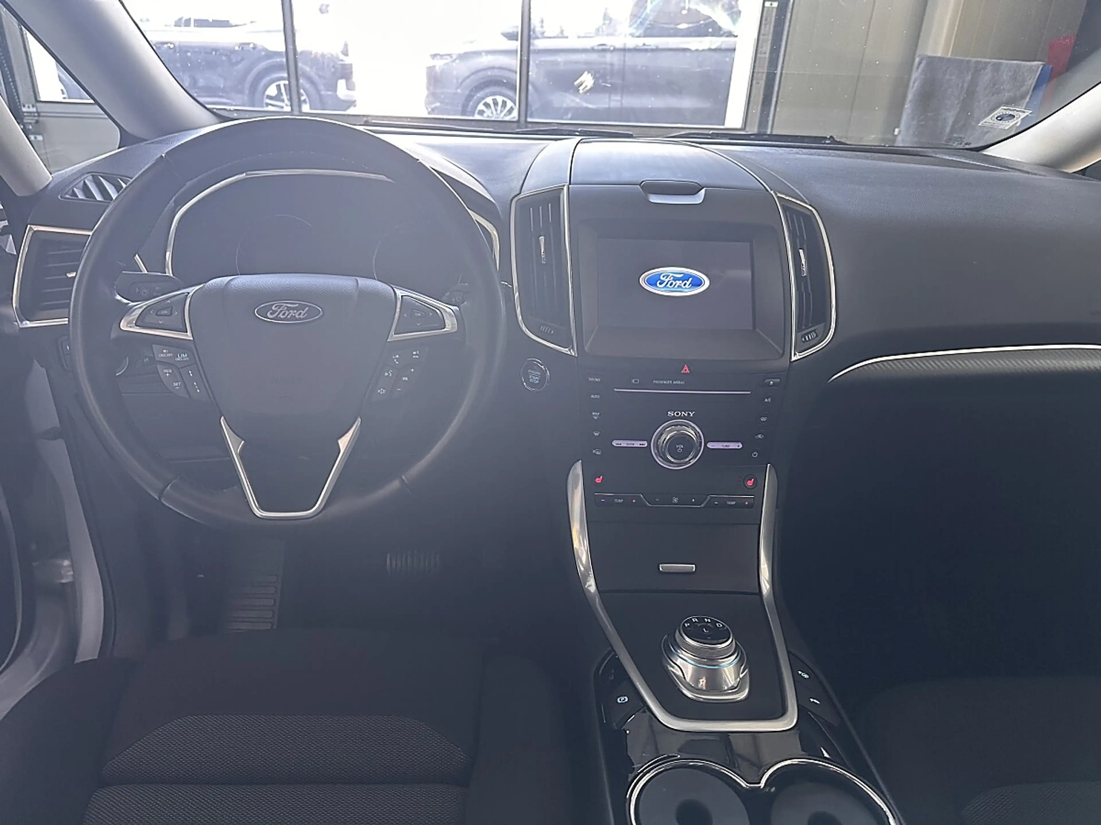 Ford Galaxy 2.5 Duratec (FHEV) Hybrid Hybrid Titanium — photo 6