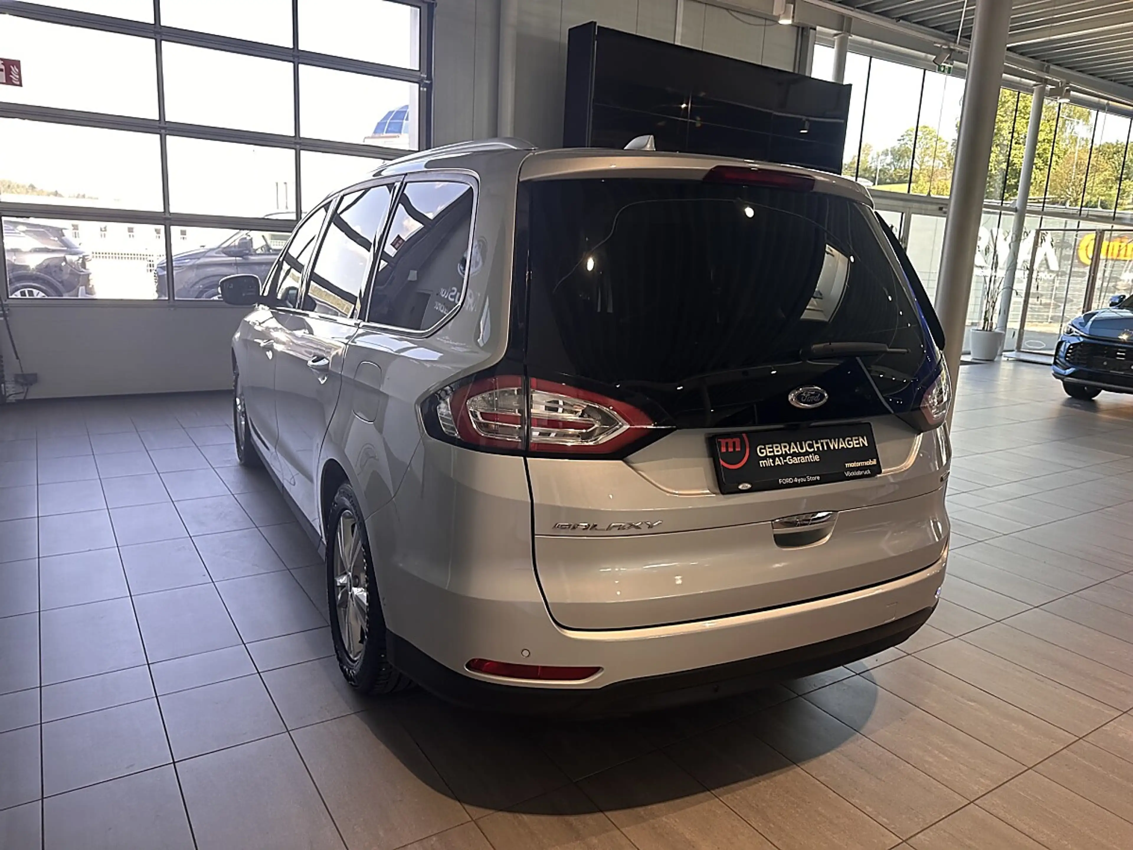 Ford Galaxy 2.5 Duratec (FHEV) Hybrid Hybrid Titanium — photo 3