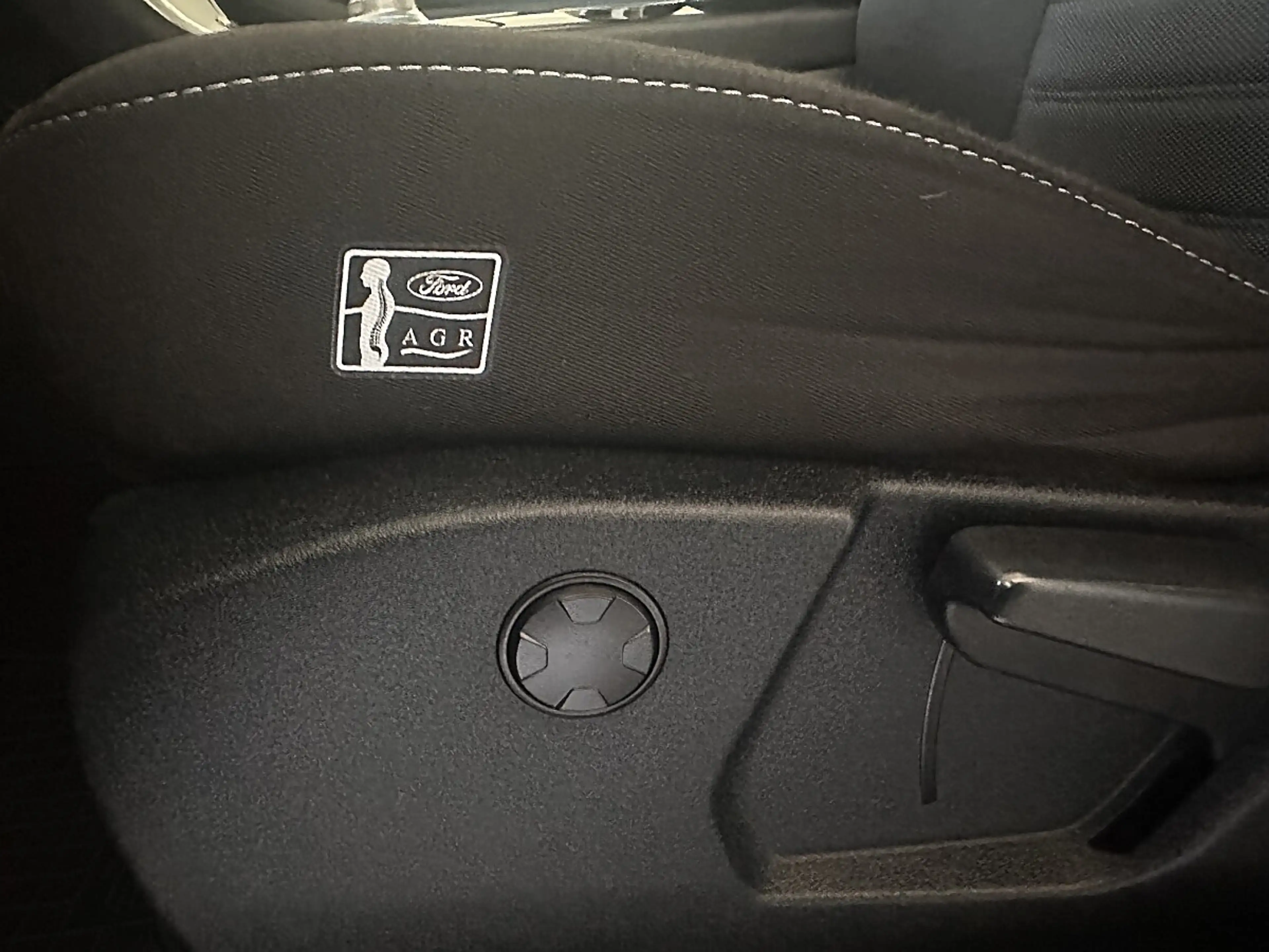 Ford Galaxy 2.5 Duratec (FHEV) Hybrid Hybrid Titanium — photo 14