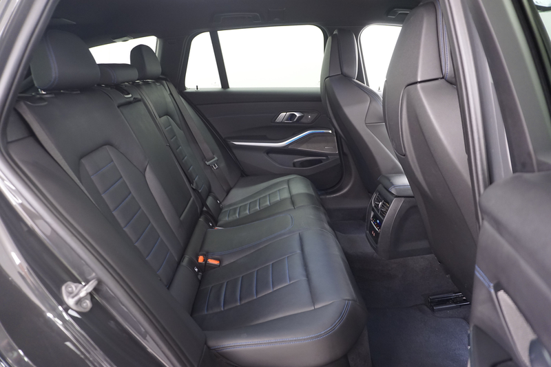 BMW 320 d xDrive M Sport // harman-kardon // Laser // — photo 26