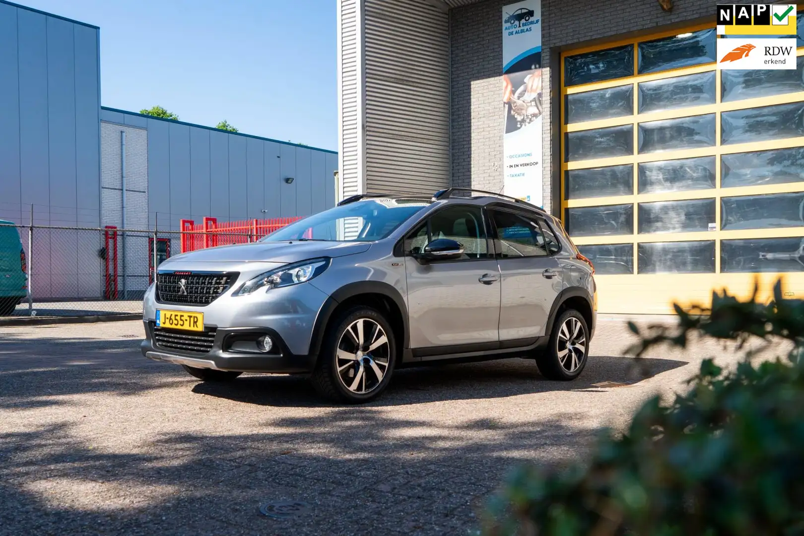 Peugeot 2008 1.2 PureTech GT-Line automaat Grijs - 1