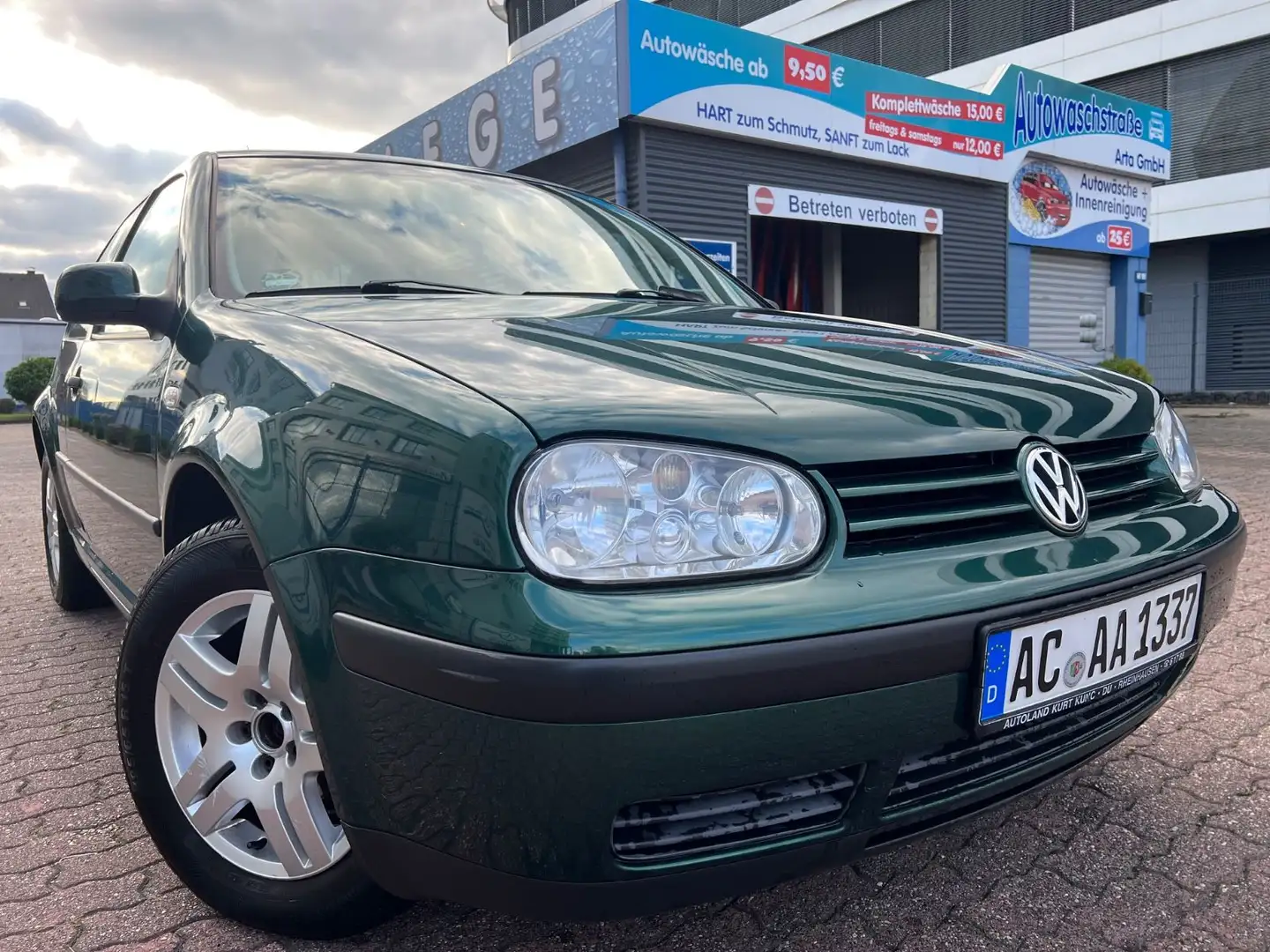 Volkswagen Golf 1.4 Special *Klima *Tüv 05.2027 * Grün - 1