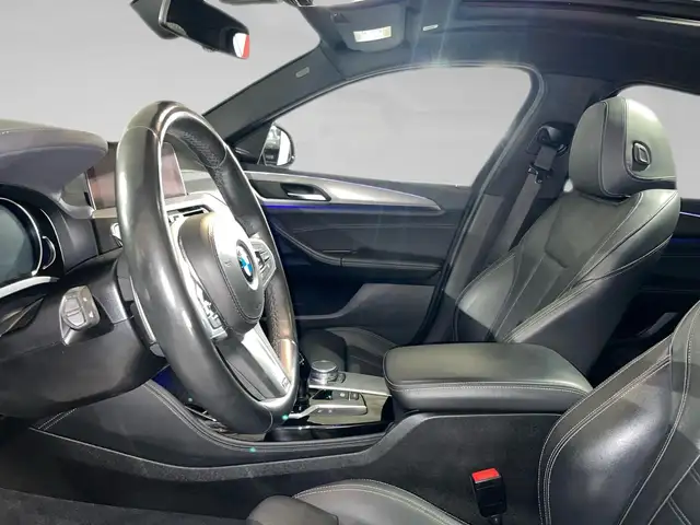 BMW X4 view 4