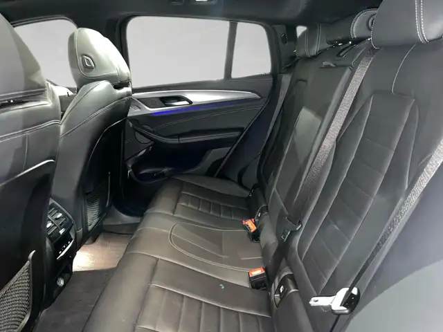 BMW X4 view 11