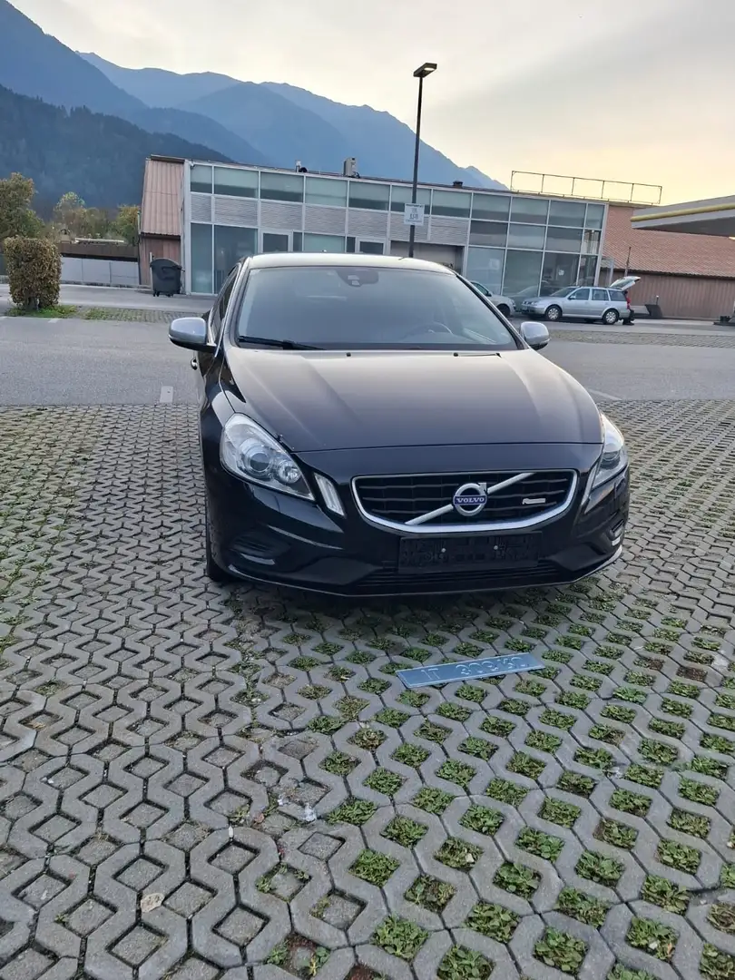 Volvo S60 D3 R-Design - 1