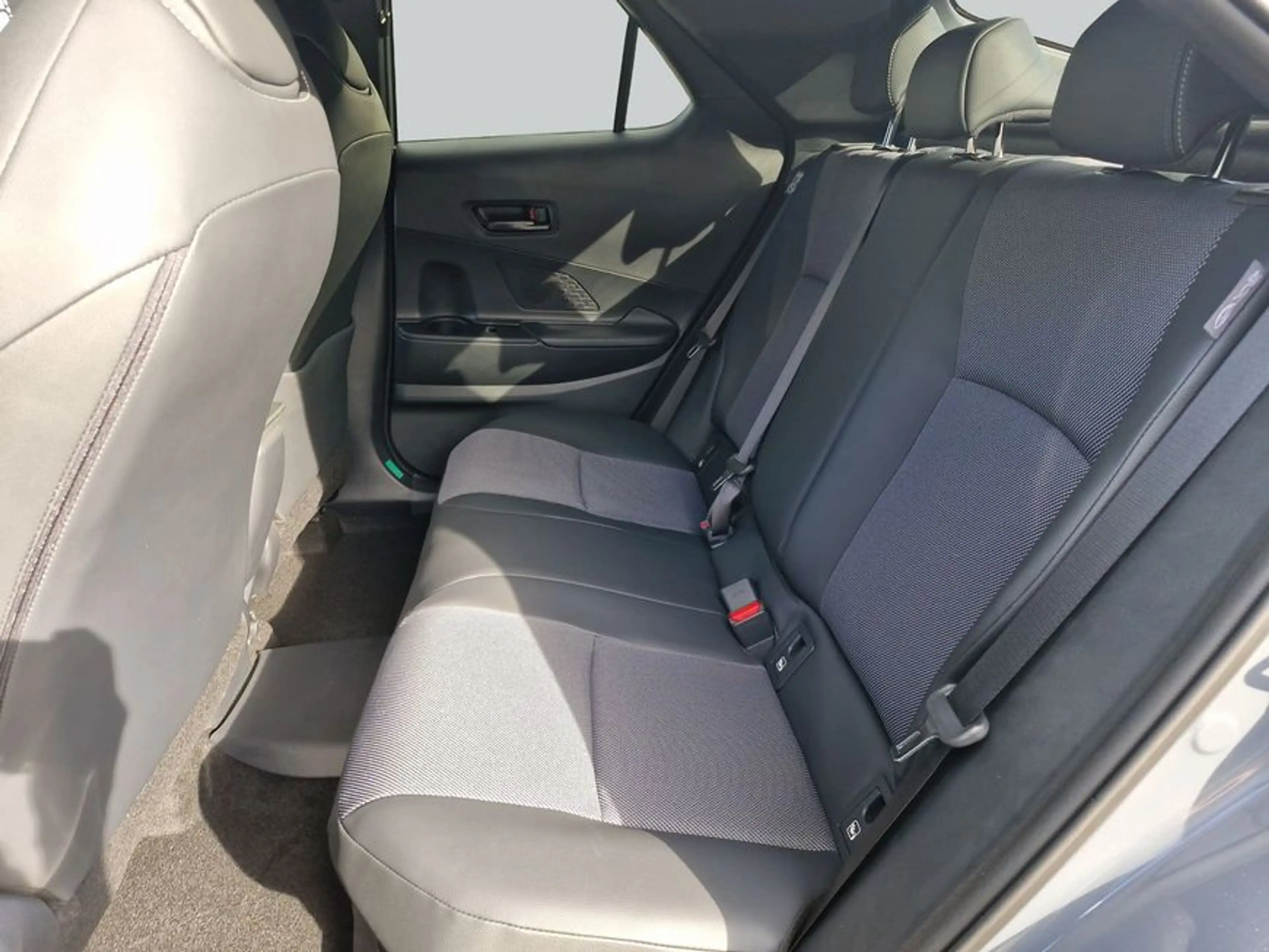 Toyota C-HR 2.0 Plug-in-Hybrid Lounge 111 kW, 5-türig — photo 12