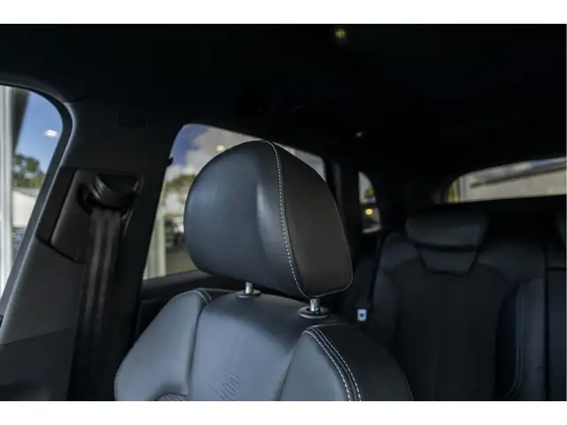 Audi Q5 view 12
