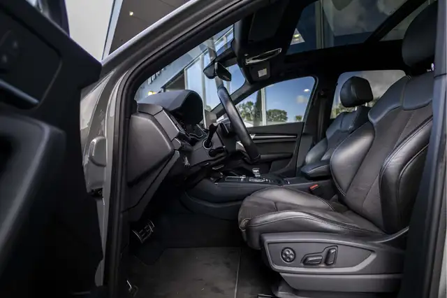 Audi Q5 view 9