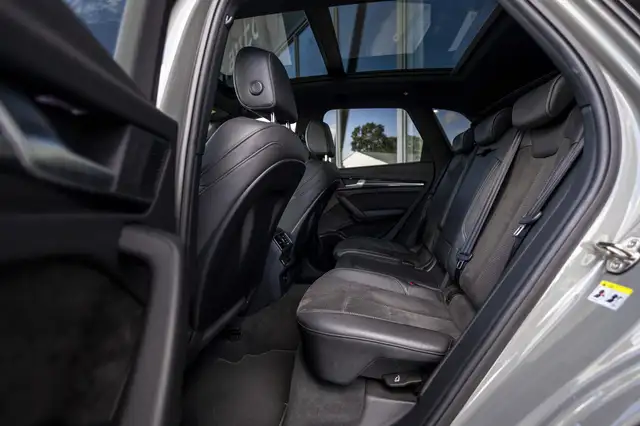Audi Q5 view 10