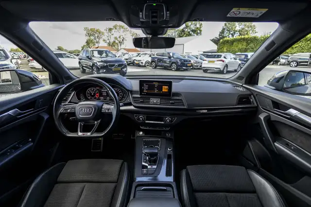 Audi Q5 view 6