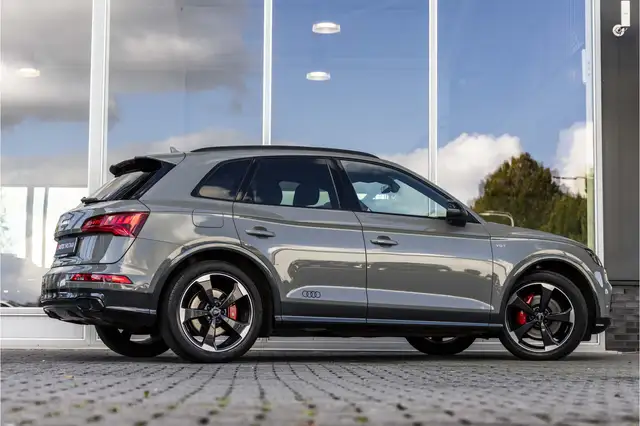 Audi Q5 view 2