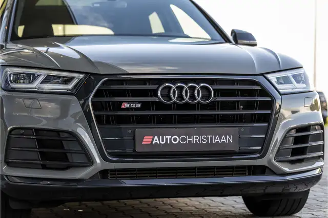 Audi Q5 view 18