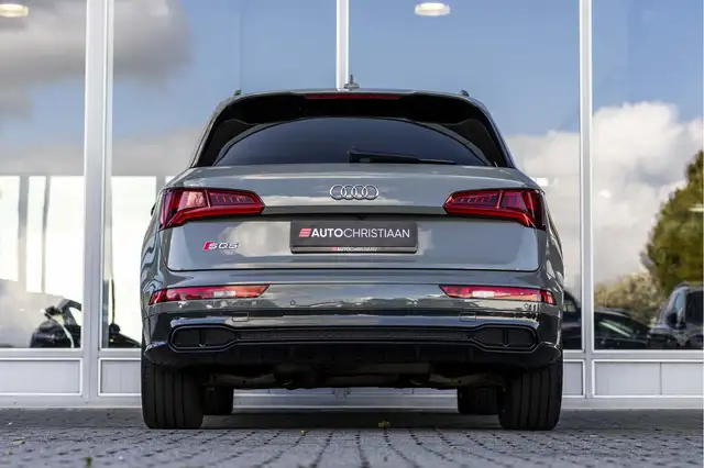 Audi Q5 view 4