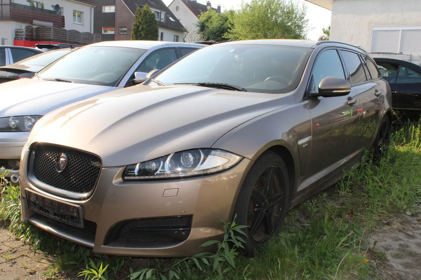 Jaguar XF Sportbrake 3.0 V6 Diesel*LEDER*NAVI*XENON* Grau - 2