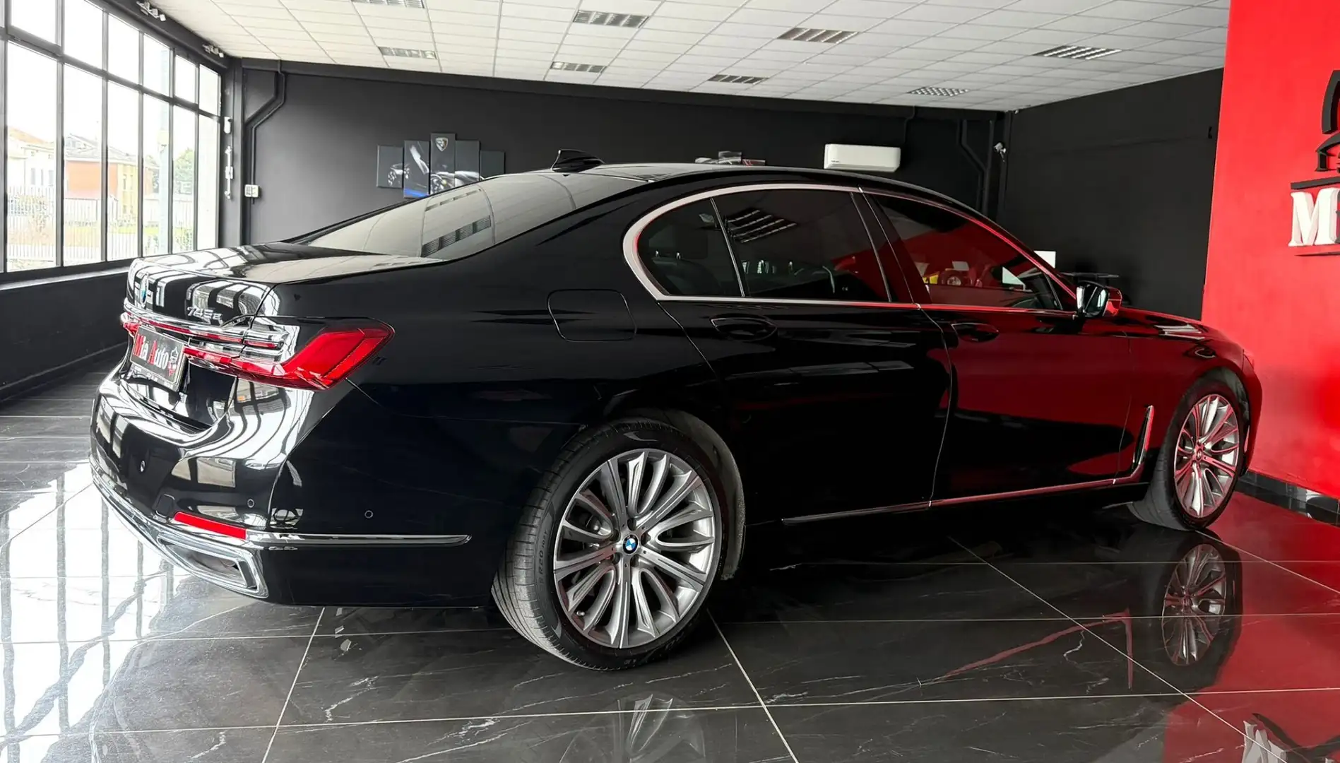 BMW 745 745e Schwarz - 2