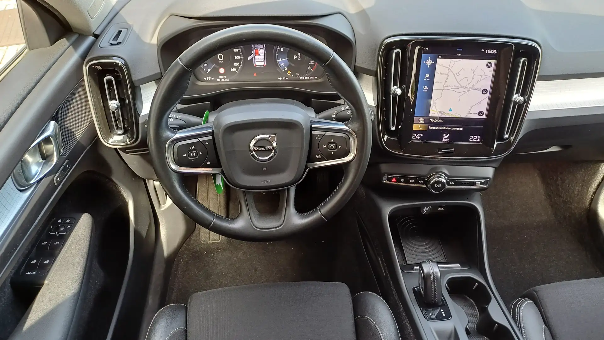 Volvo XC40 2.0 t4 Momentum awd geartronic Rouge - 2