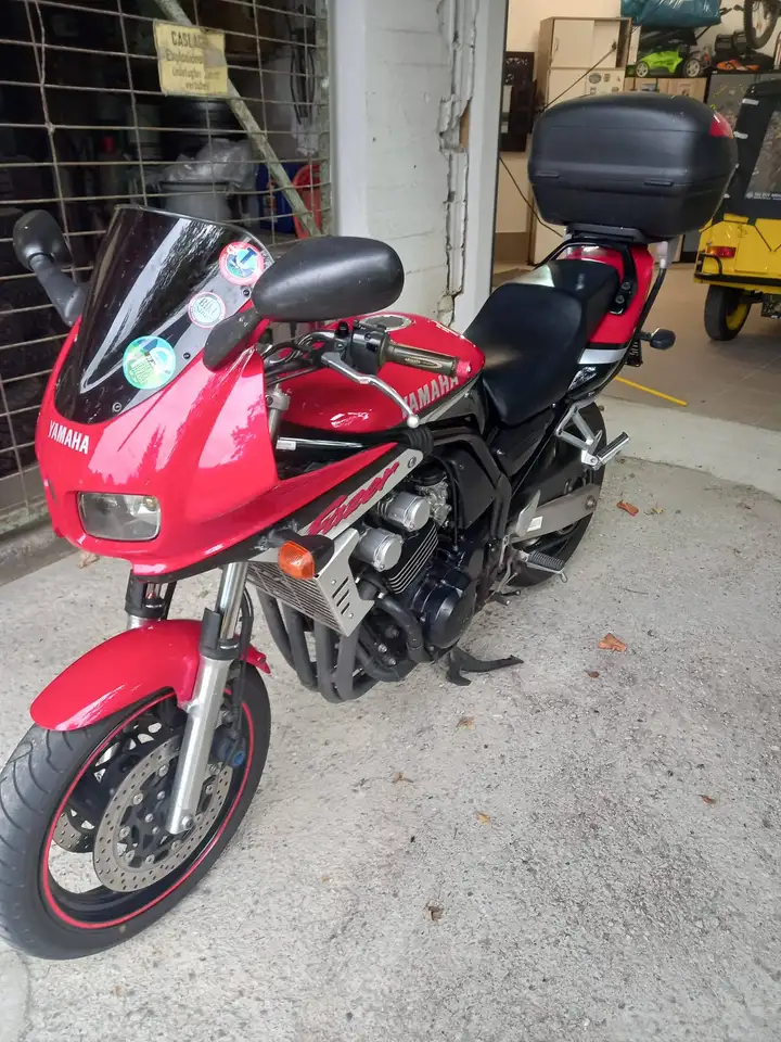Yamaha FZS 600