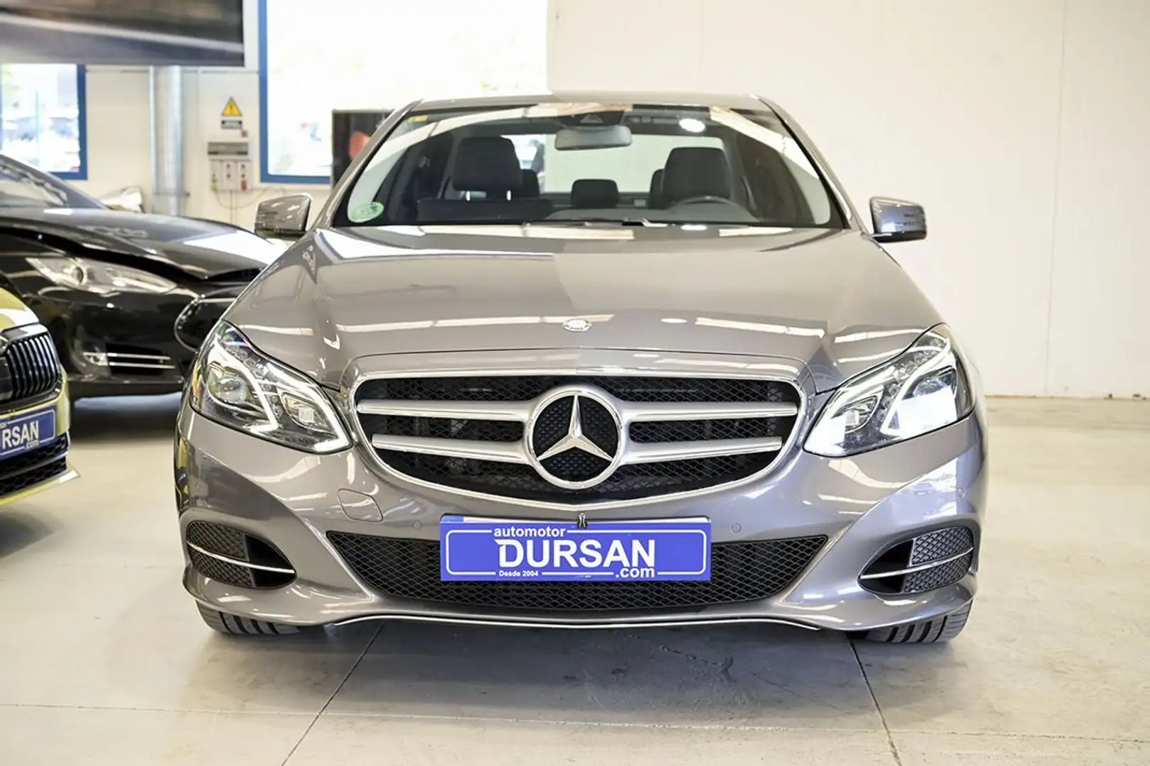 Mercedes-Benz E 220 d 4MATIC Grijs - 2