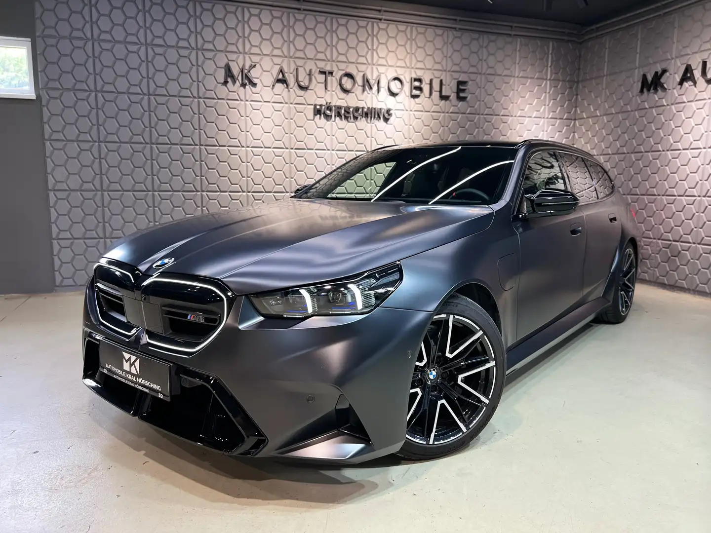 BMW M5 Touring*360*AHK*HUD*MEMORY*BOWERS&WIKINS*VOLLEDER* Grau - 1