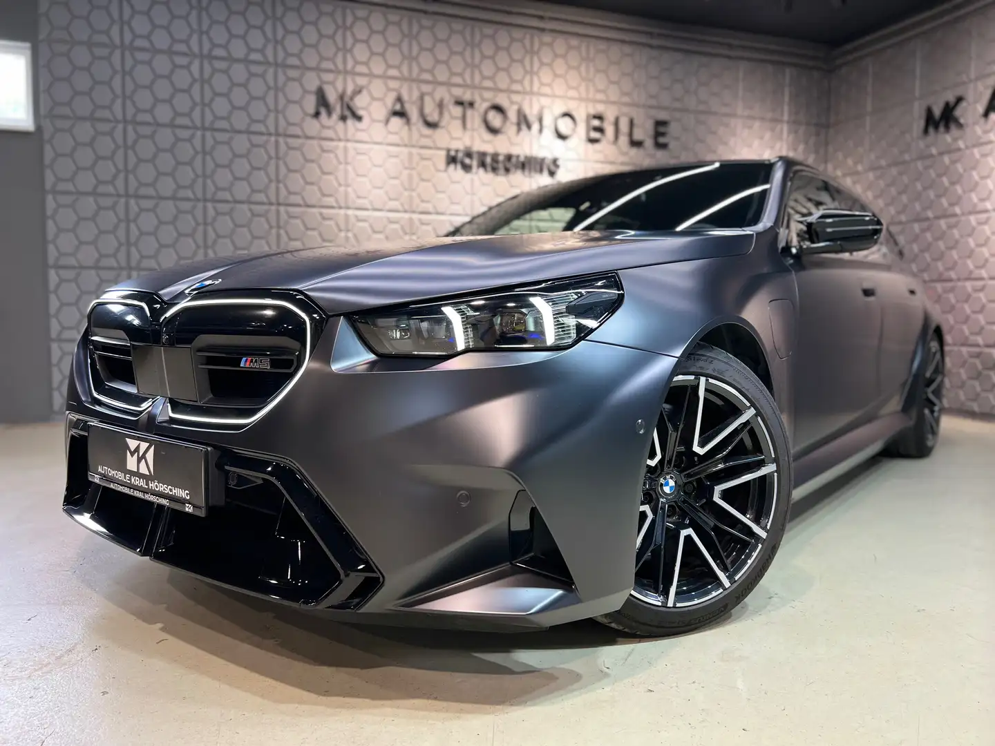 BMW M5 Touring*360*AHK*HUD*MEMORY*BOWERS&WIKINS*VOLLEDER* Grau - 2