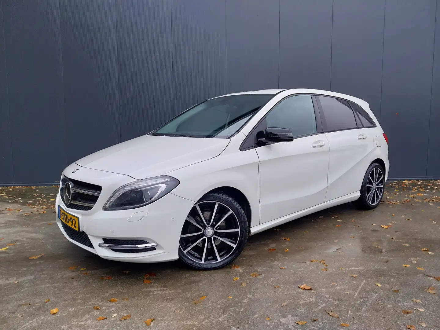 Mercedes-Benz B 180 AUTOMAAT Ambition NIGHT PAKKET XENON HALF LEER LED Wit - 1