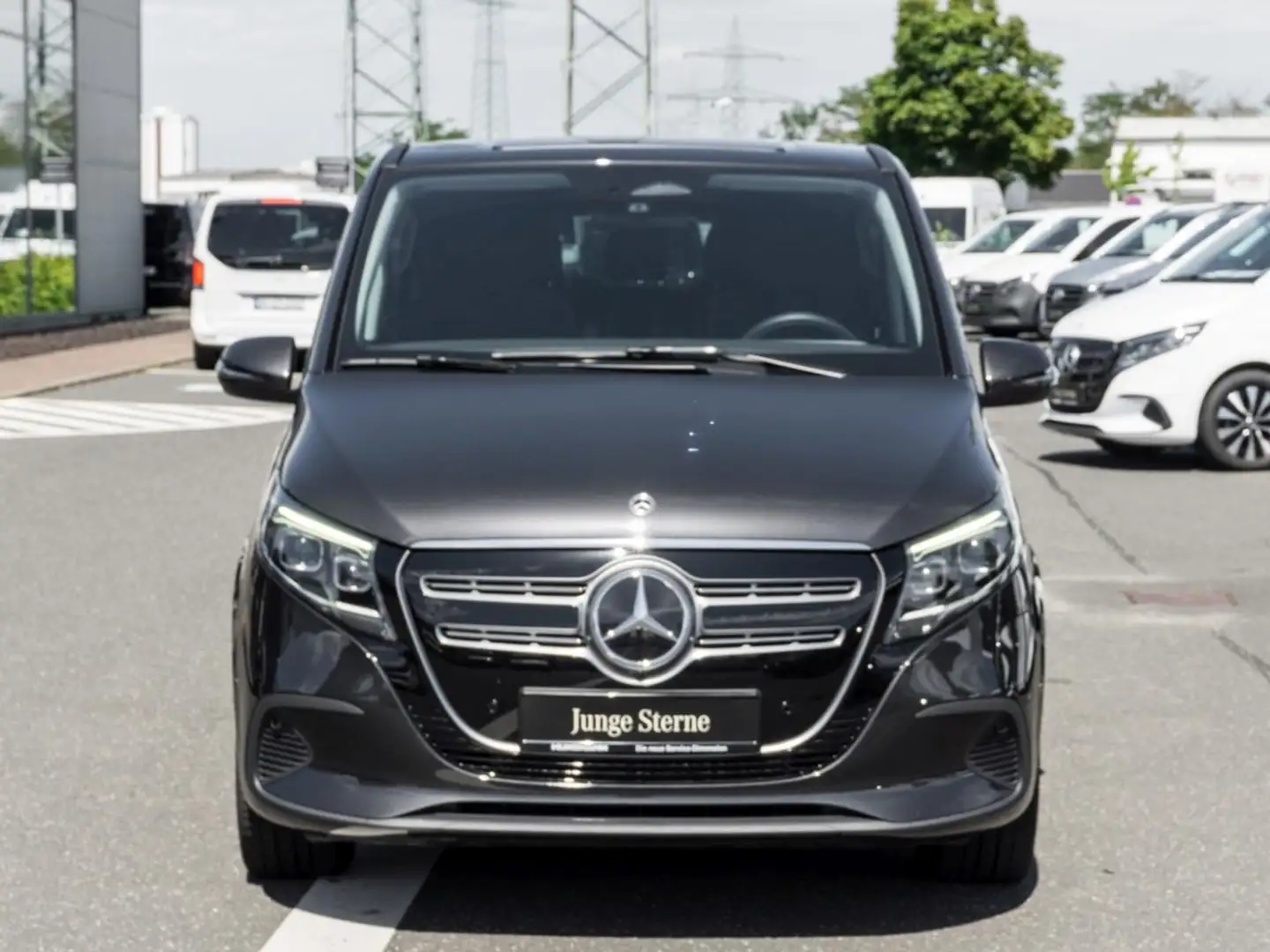 Mercedes-Benz EQV 300 Lang Navi Distronic Airmatic NP 92.404 Gris - 2