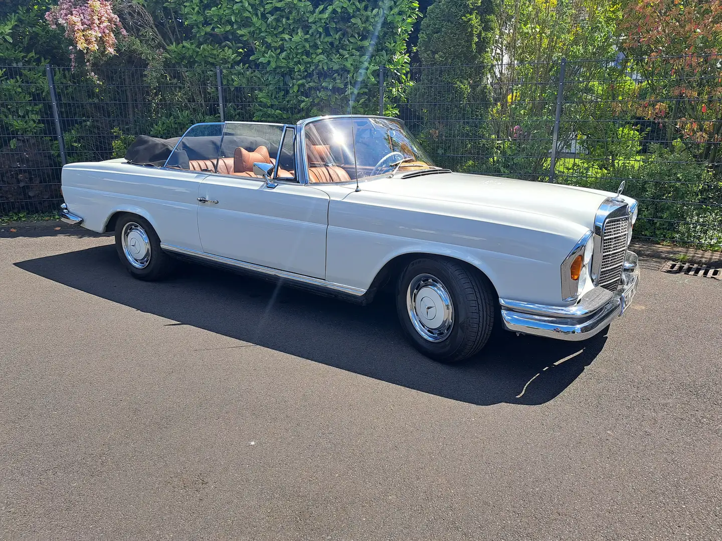 Mercedes-Benz 280 SE Cabrio Bílá - 1